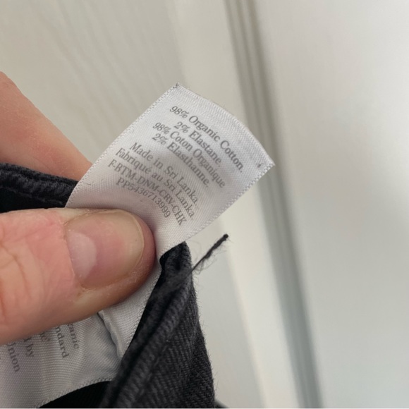 NEW WITH TAGS Everlane Black The Curvy Cheeky Straight Regular Jean in Size 28 - Picture 4 of 7